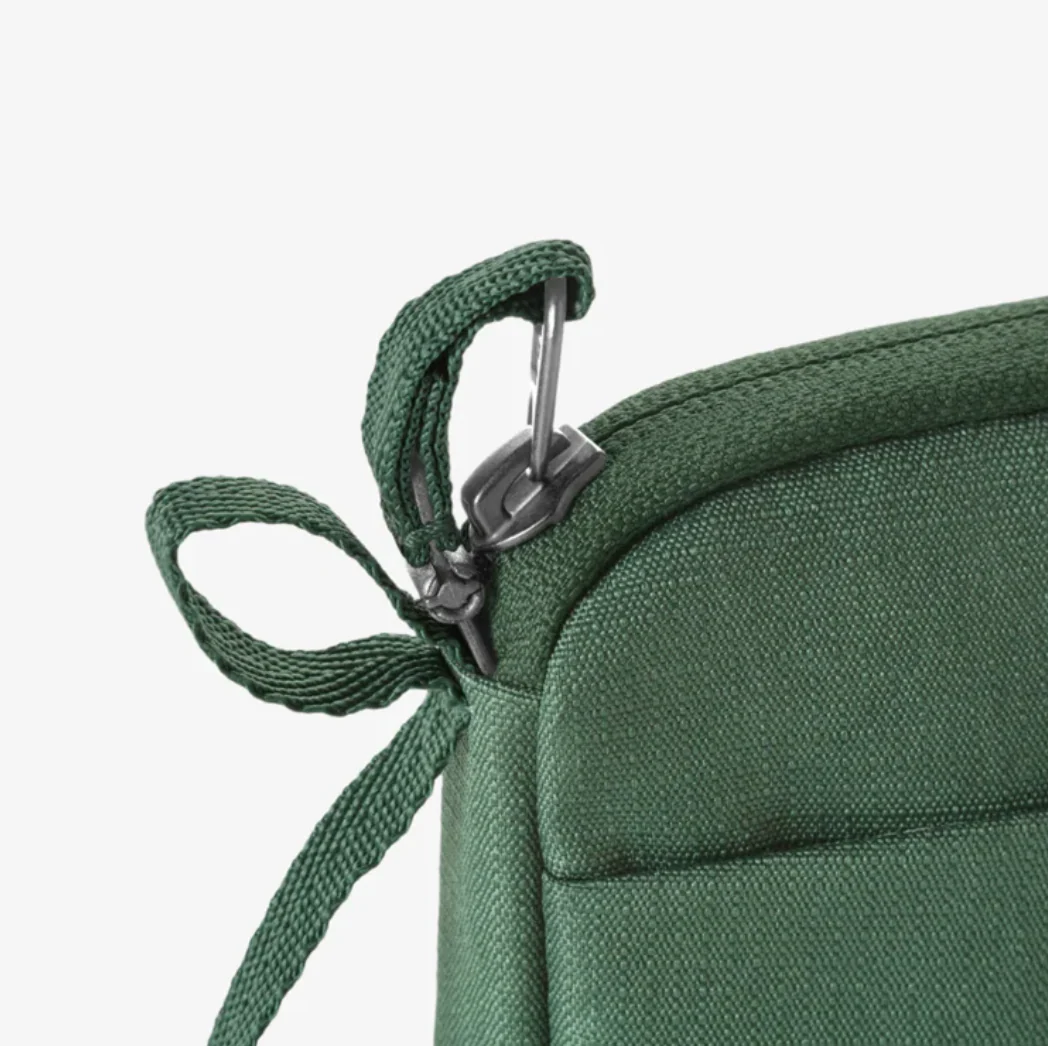 Eagle Creek Stash RFID Passport Wallet - Grass Green - Image 4