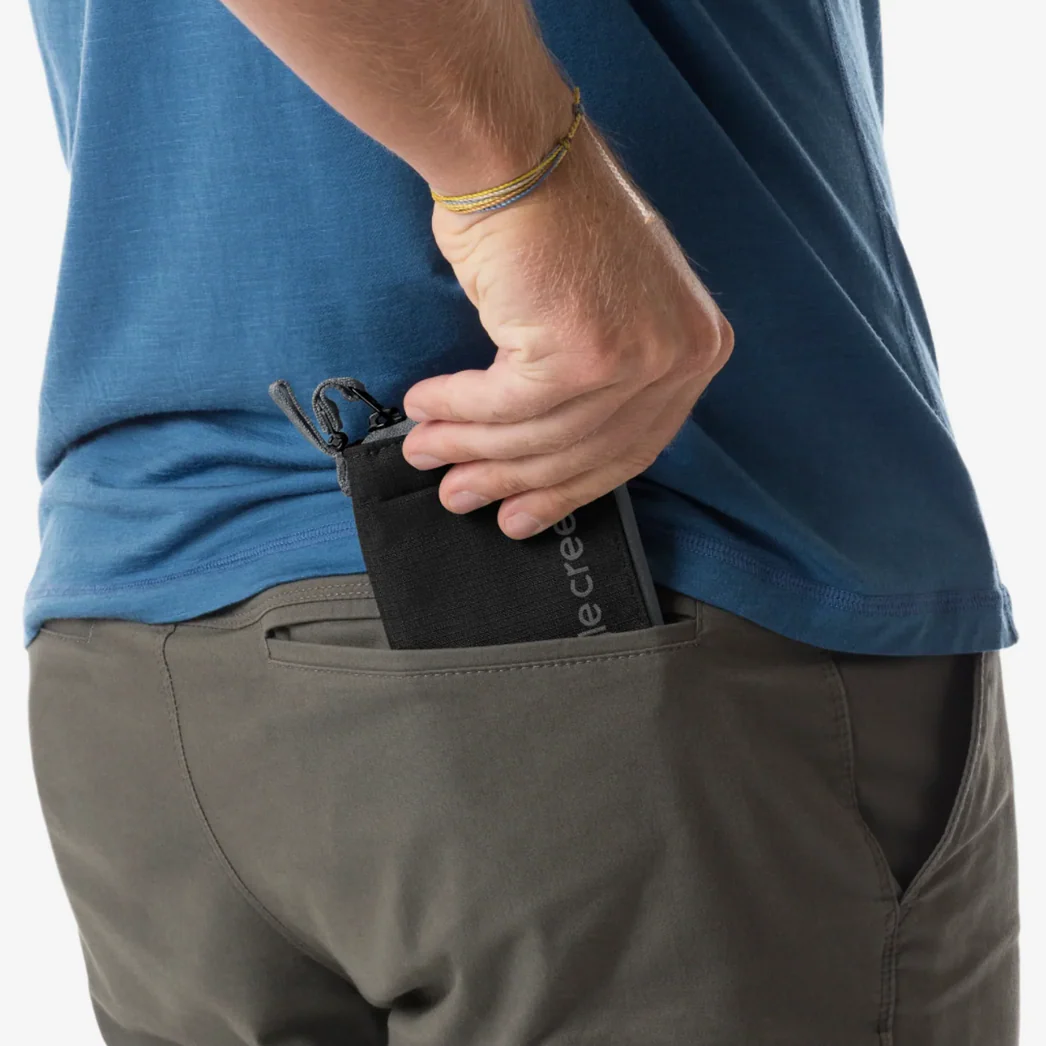 Eagle Creek  Stash RFID Zip Wallet - Black - Image 10