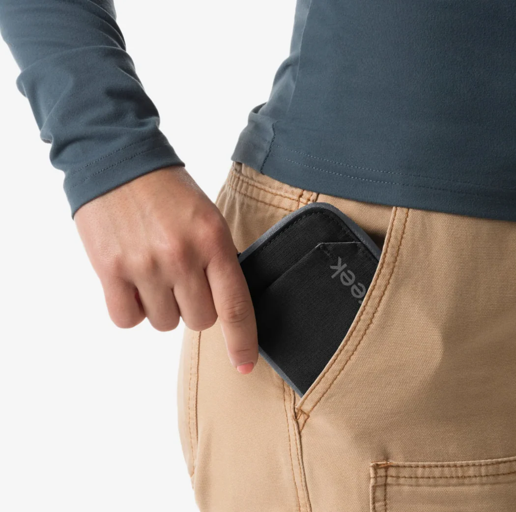 Eagle Creek  Stash RFID Zip Wallet - Black - Image 8