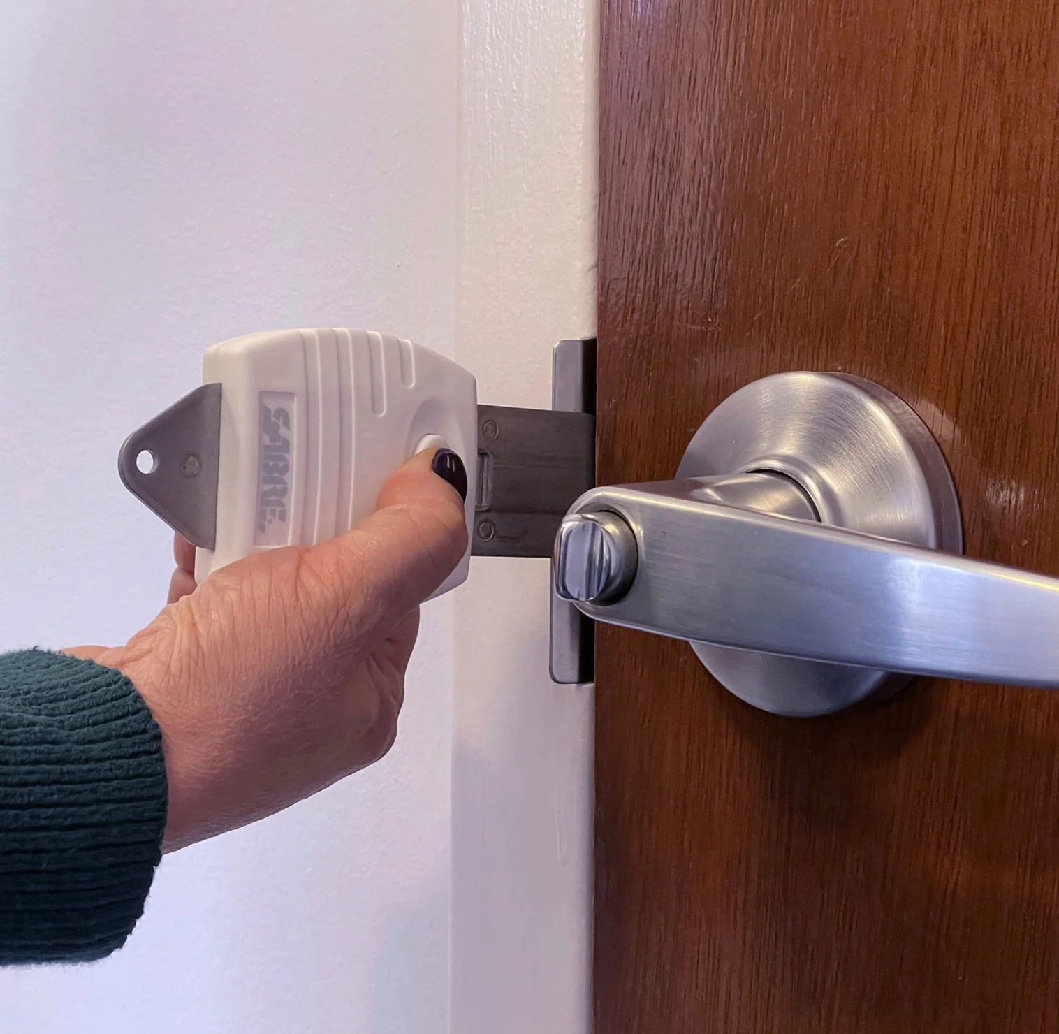 SABRE Portable Door Lock for Hinged Doors - Image 3