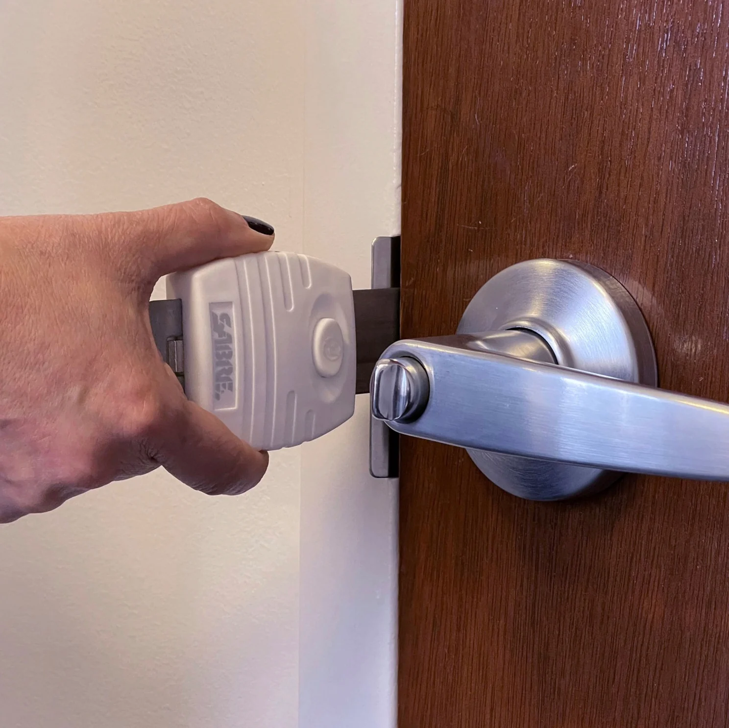 SABRE Portable Door Lock for Hinged Doors - Image 4